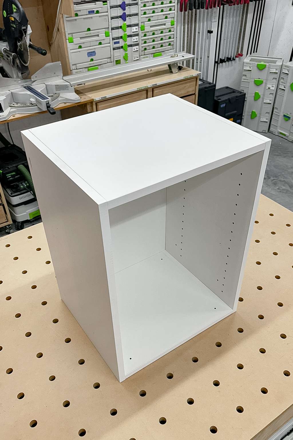 Ready-to-Assemble SYS-AZ Cabinet